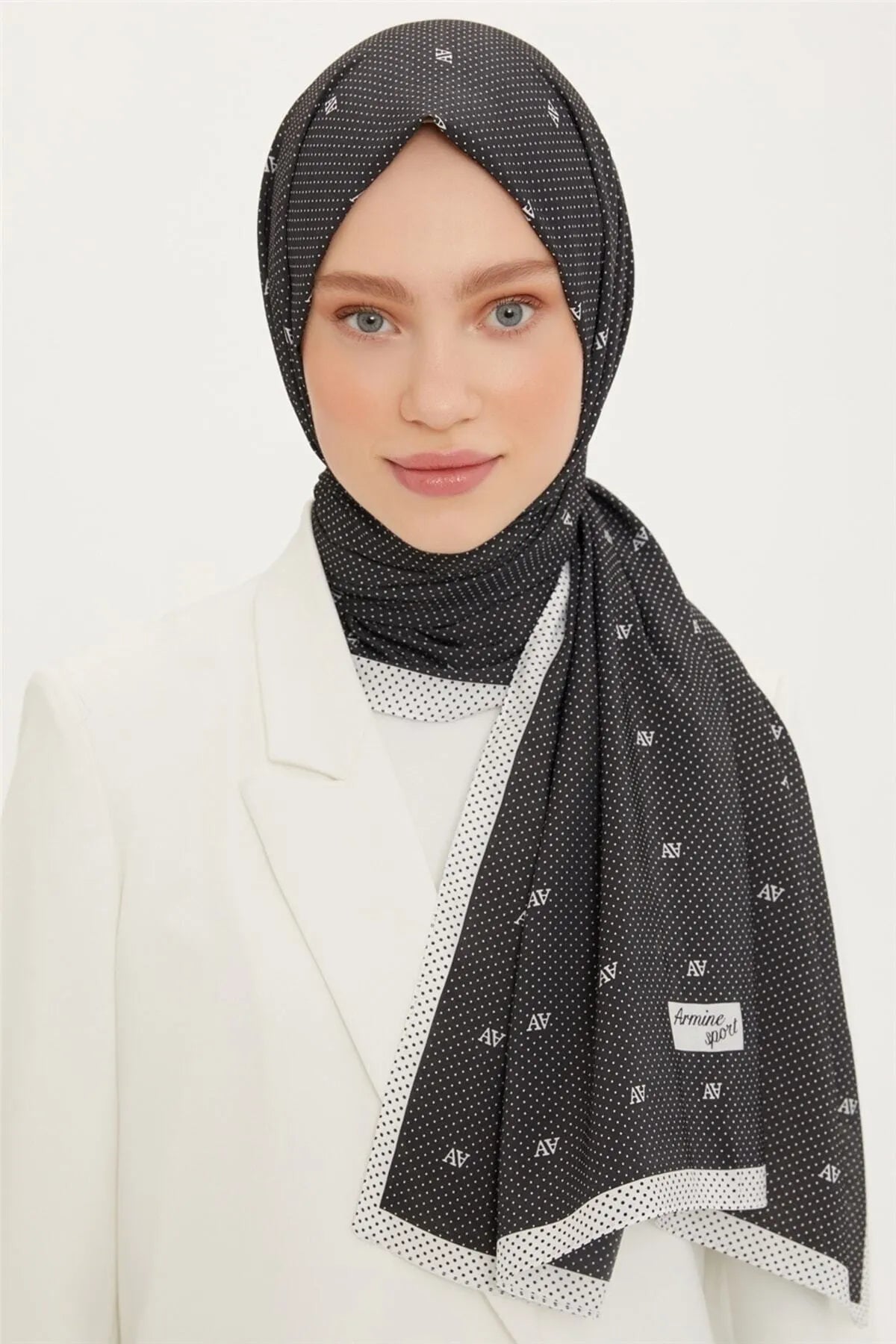 Armine Sport Modal Şal Puan Ve Logo Desenli Siyah