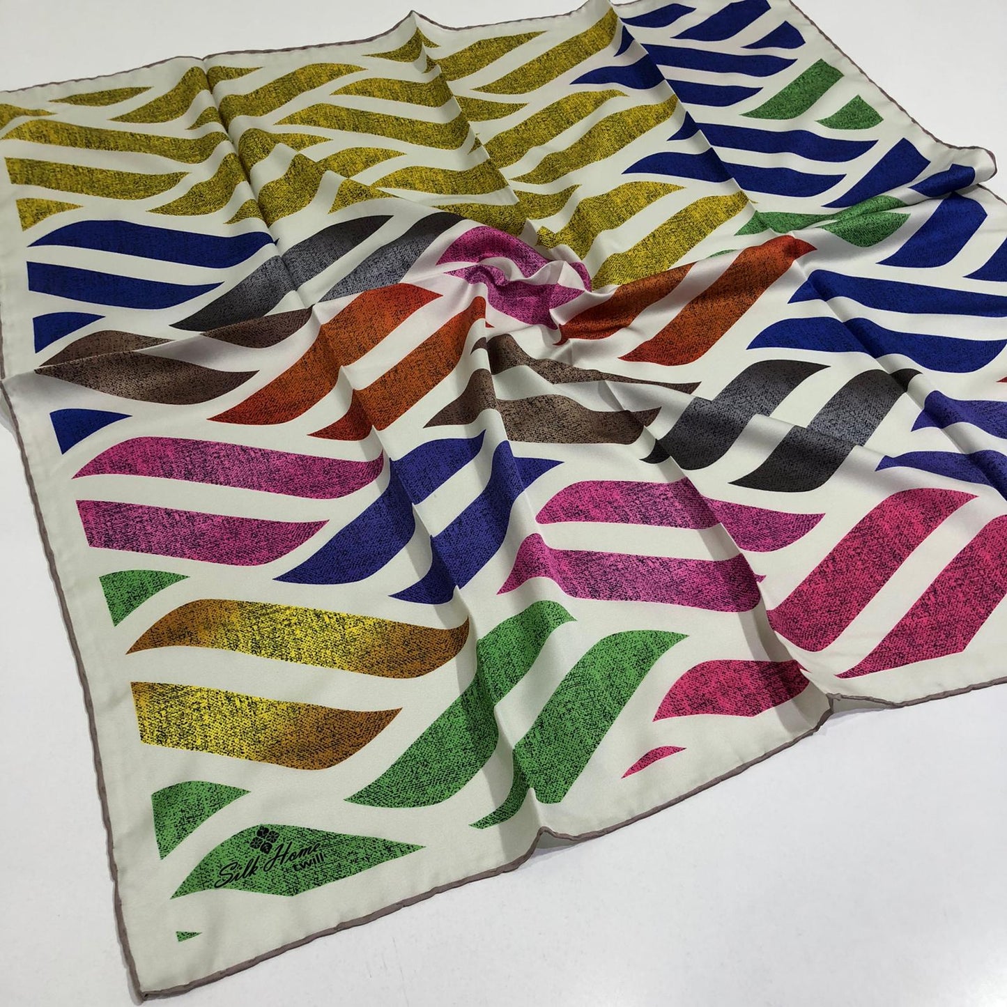 Silkhome Twill Eşarp Dalga Desen Latte