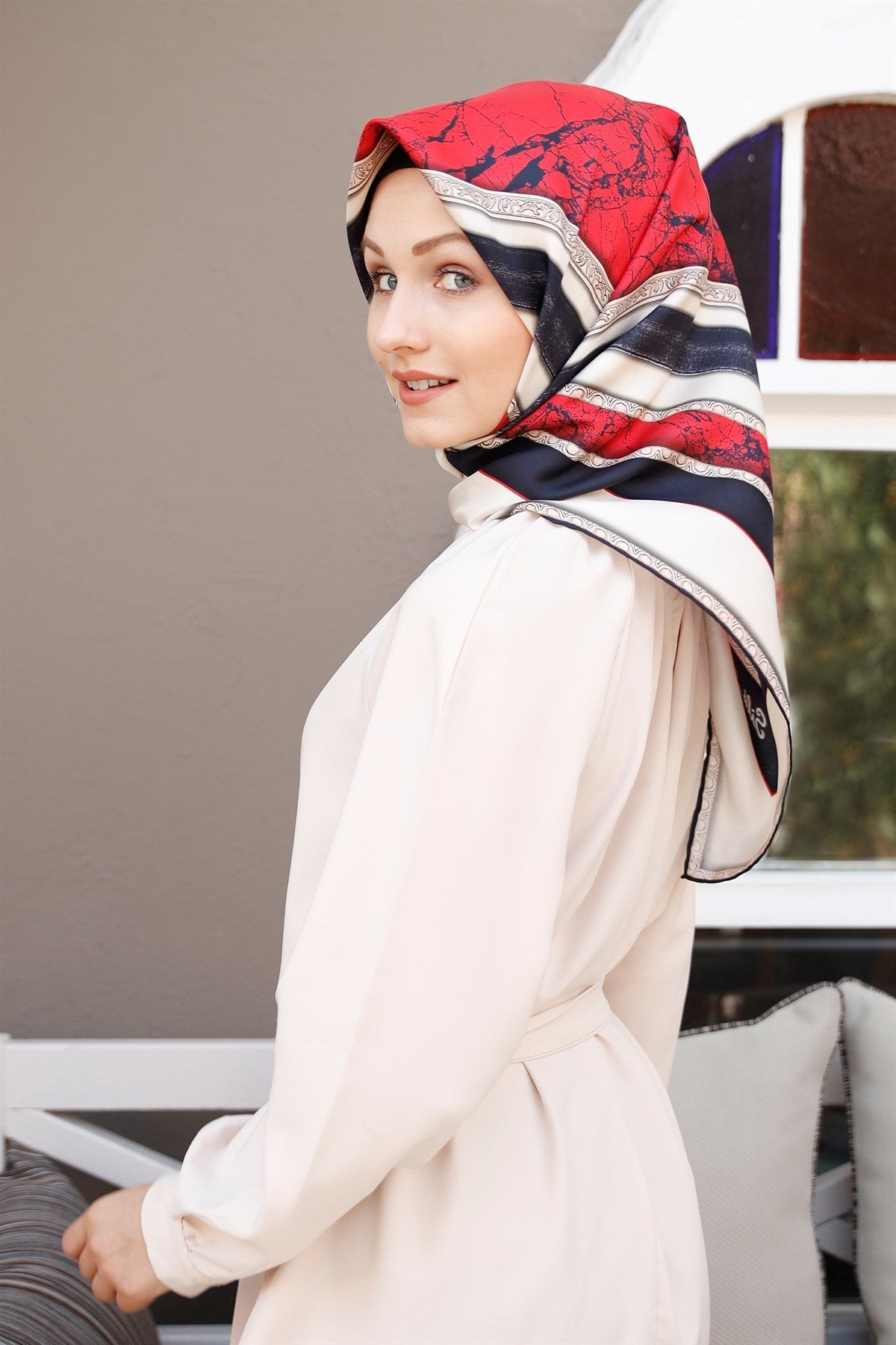 Silk Home Twill Eşarp Lacivert Kırmızı Detay