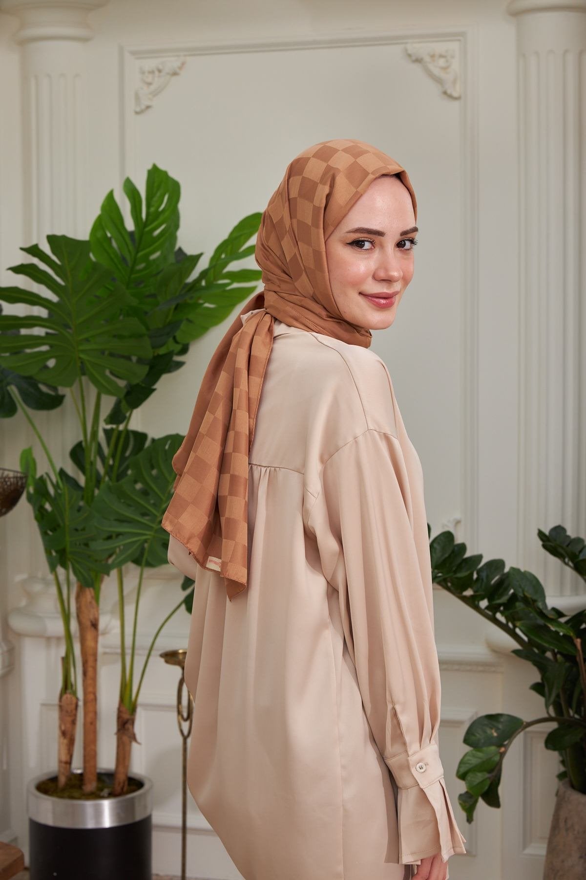 İpekhan Jakarlı Dama Desenli Şal Taba